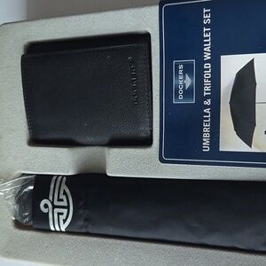 Dockers Black Umbrella and Tri-Fold Black Leather Wallet Set - NEW